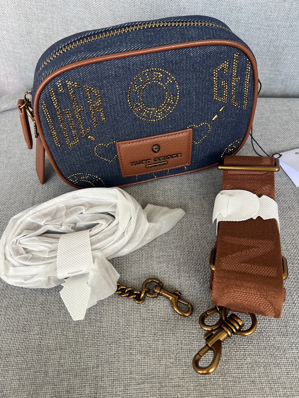 Kurt Geiger Chiswick Camera Denim Crystal Logo chain wide strap dark blue wash - Picture 16 of 17